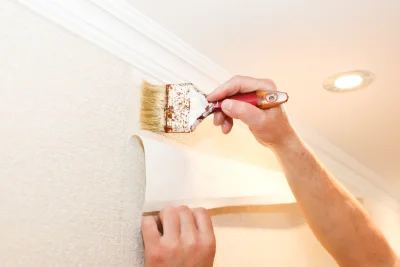 Pose de papier peint à Caurel — revêtements muraux et toiles de verre